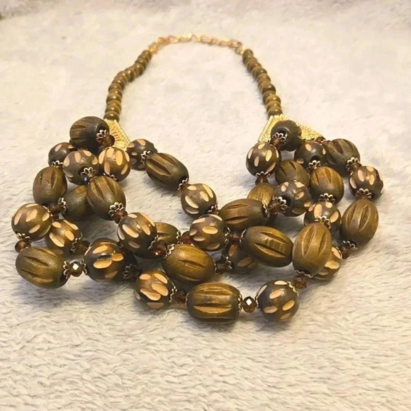 #384 Necklace gold tone and wood - Picture 4 of 5